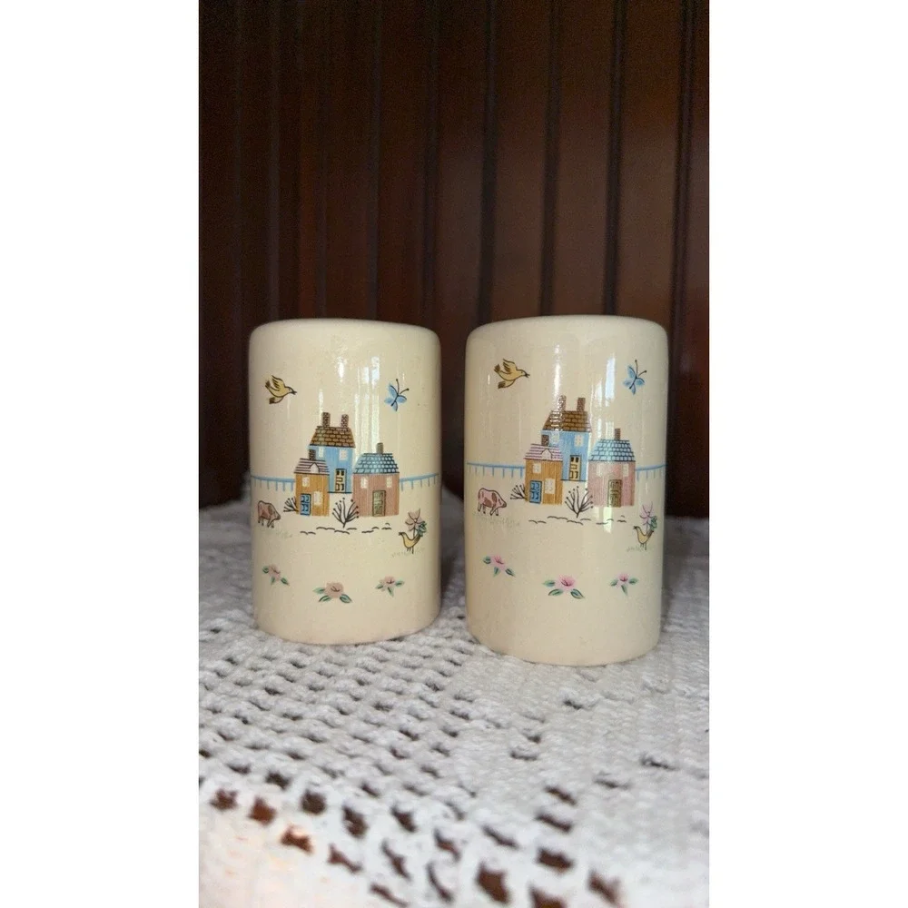 Vintage International Heartland Slat & Pepper Shaker W/ Solid Wood Napkin Caddy